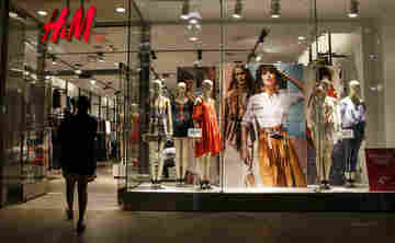 H&M будет закрывать магазины в России постепенно