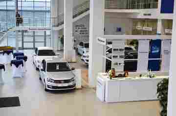 Казанские автоцентры продают под продуктовые магазины и офисы 